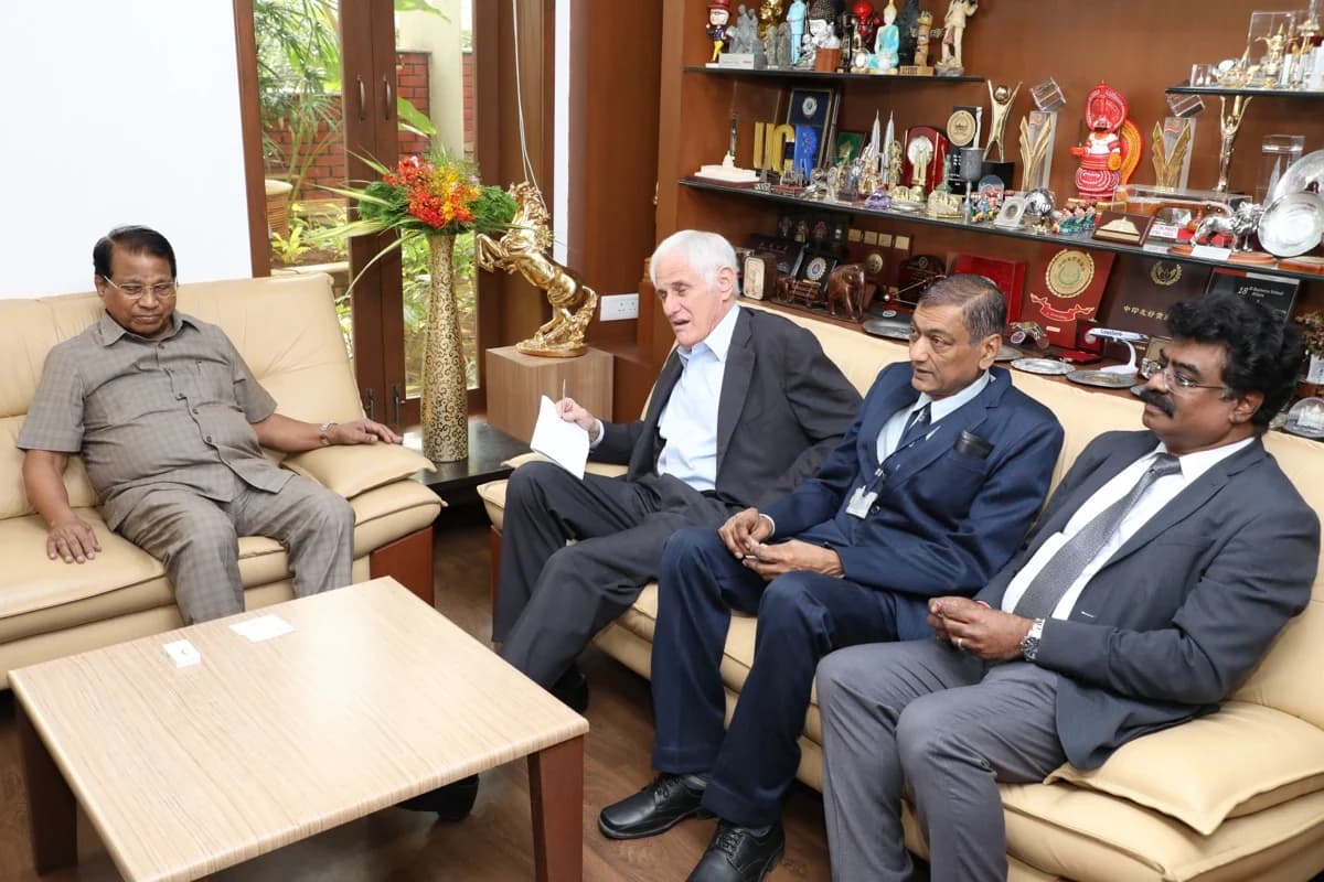 Dignitaries and keynote luminaries at ic-ETITE'24 Inaugural Session
